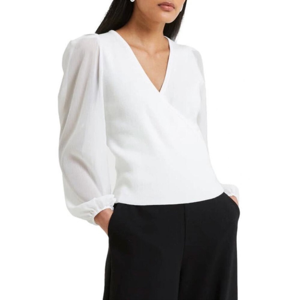 French Connection Mozart Melody Mix V-Neck
Balloon Sleeve Sweater in White